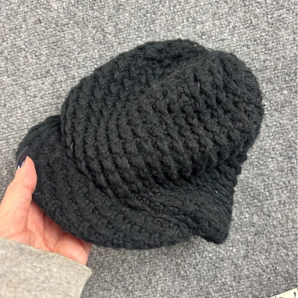 The North Face Black Knit Reversible Visor Beanie Winter Hat One Size Fits Most - Picture 2 of 6